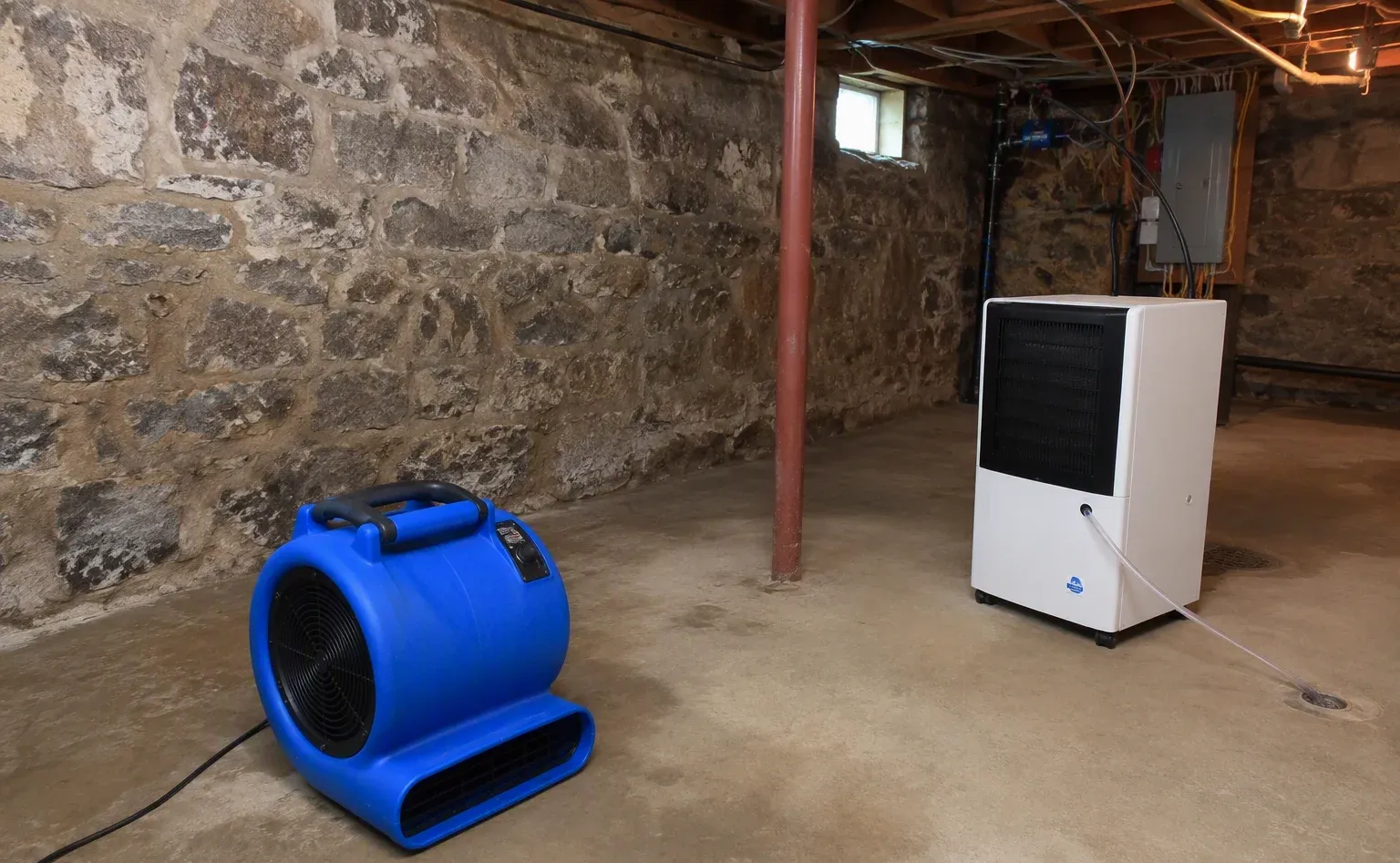 Structural drying with dehumidifiers and air movers in a Salisbury home
